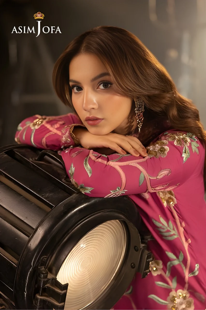 3PC EMBROIDERED LAWN SUIT - HS-669