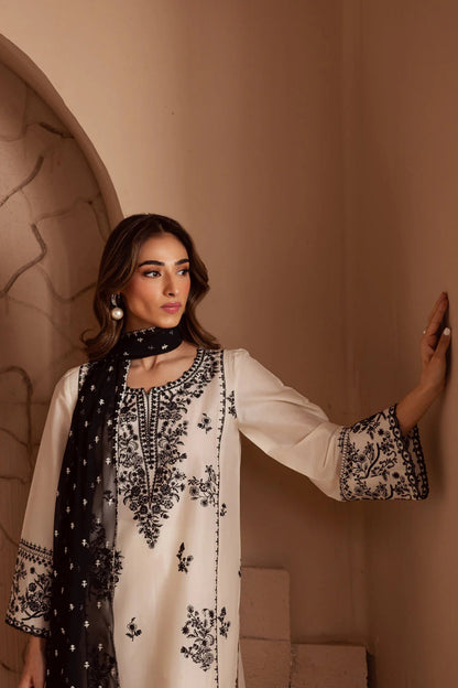 3PC EMBROIDERED LAWN SUIT - HS-704