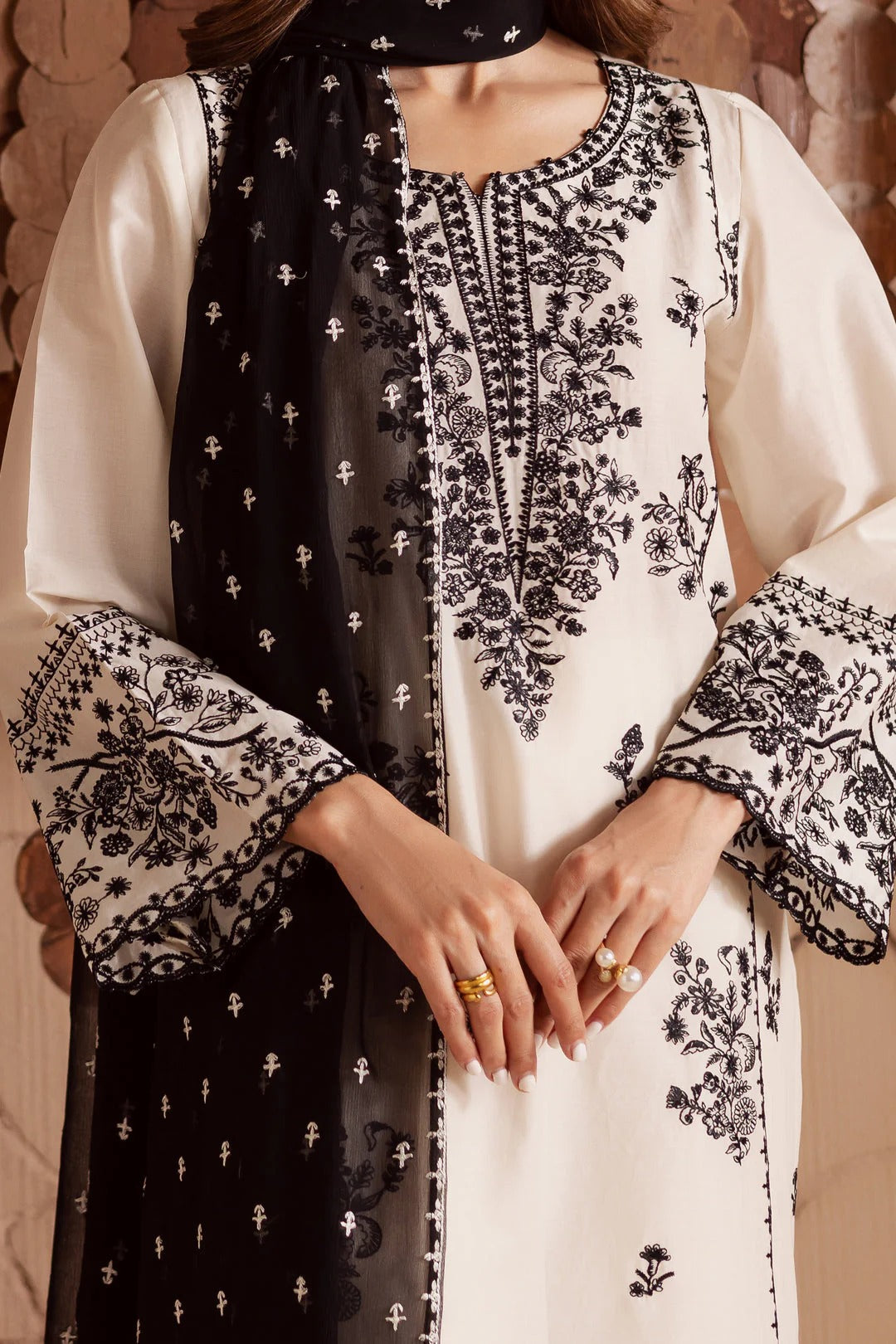 3PC EMBROIDERED LAWN SUIT - HS-704